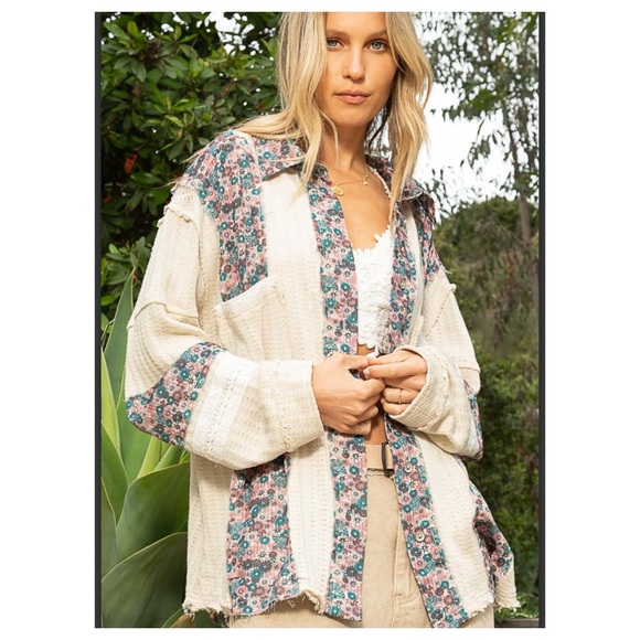 $35 start No. 17 ⬇️Pretty POL vintage wash top shacket - Picture 4 of 6